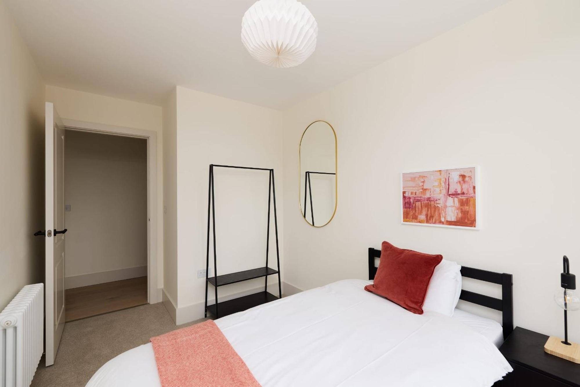 The East Mile Quarters - Gorgeous 3bdr Flat With Balcony Appartement Londen